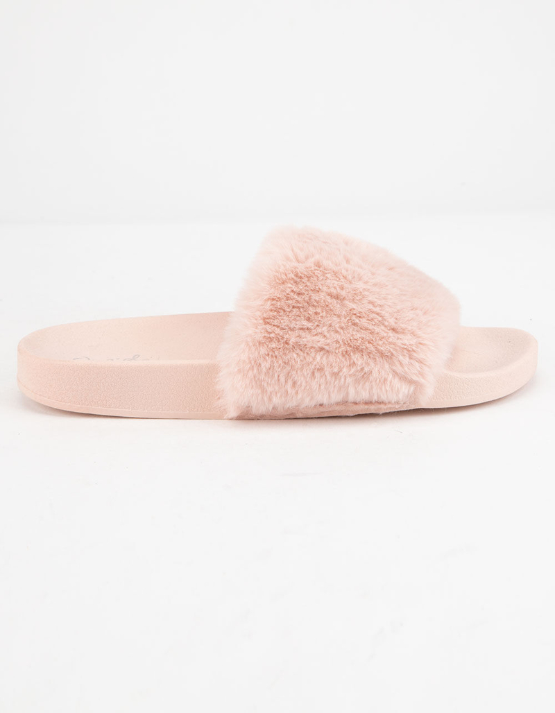 QUPID Faux Fur Blush Womens Sandals image number 2