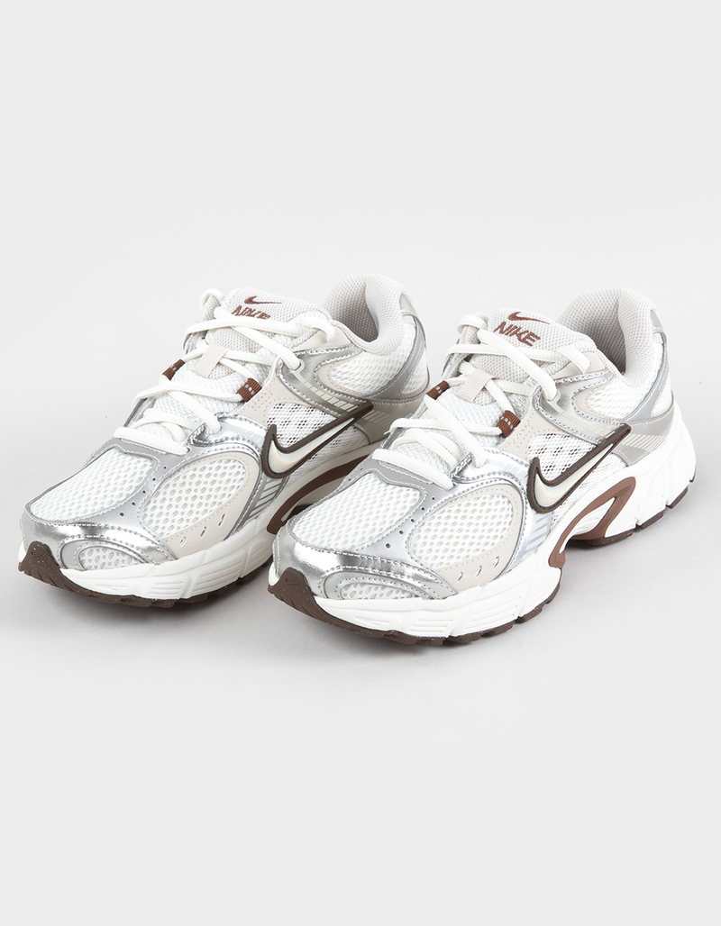 NIKE V5 RNR Womens Shoes image number 1