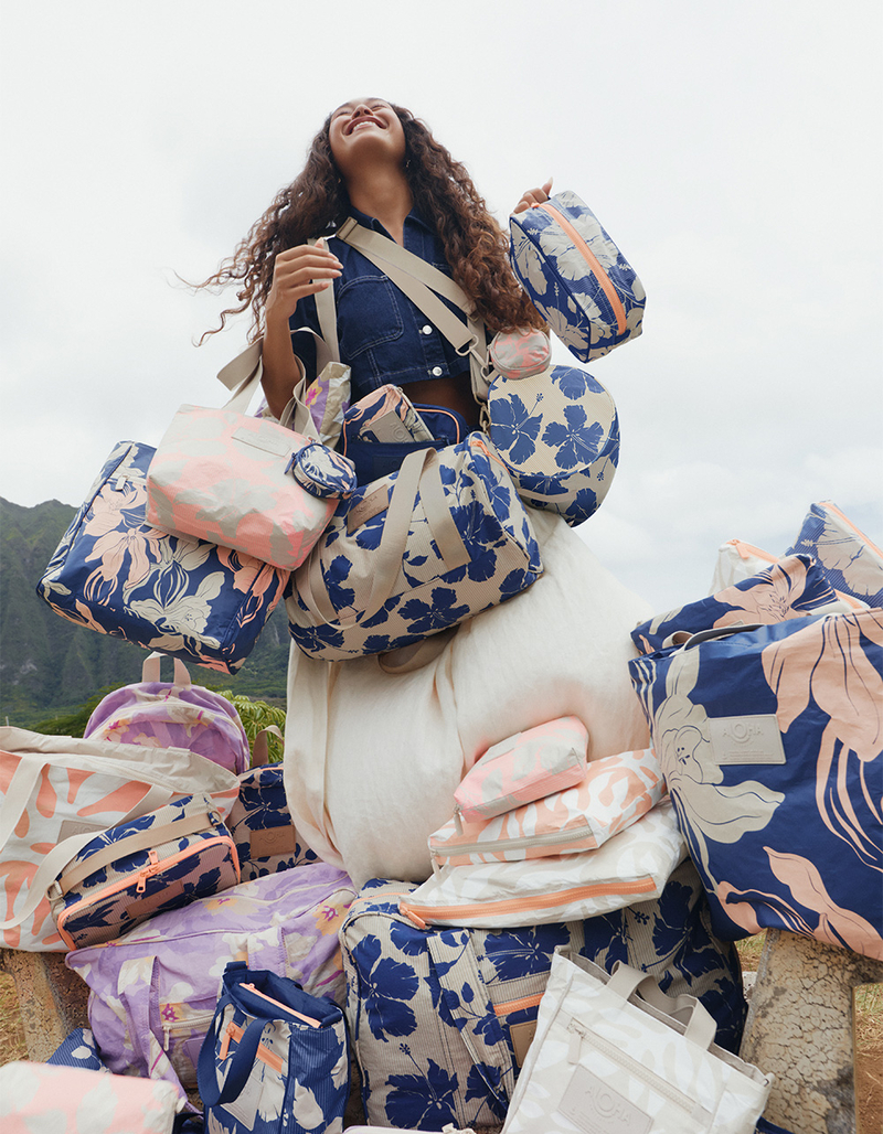 ALOHA COLLECTION Salina Tiny Stripe Day Tripper Tote Bag image number 7