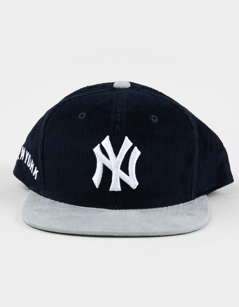 MITCHELL & NESS New York Yankees Corduroy Snapback Hat image number 1