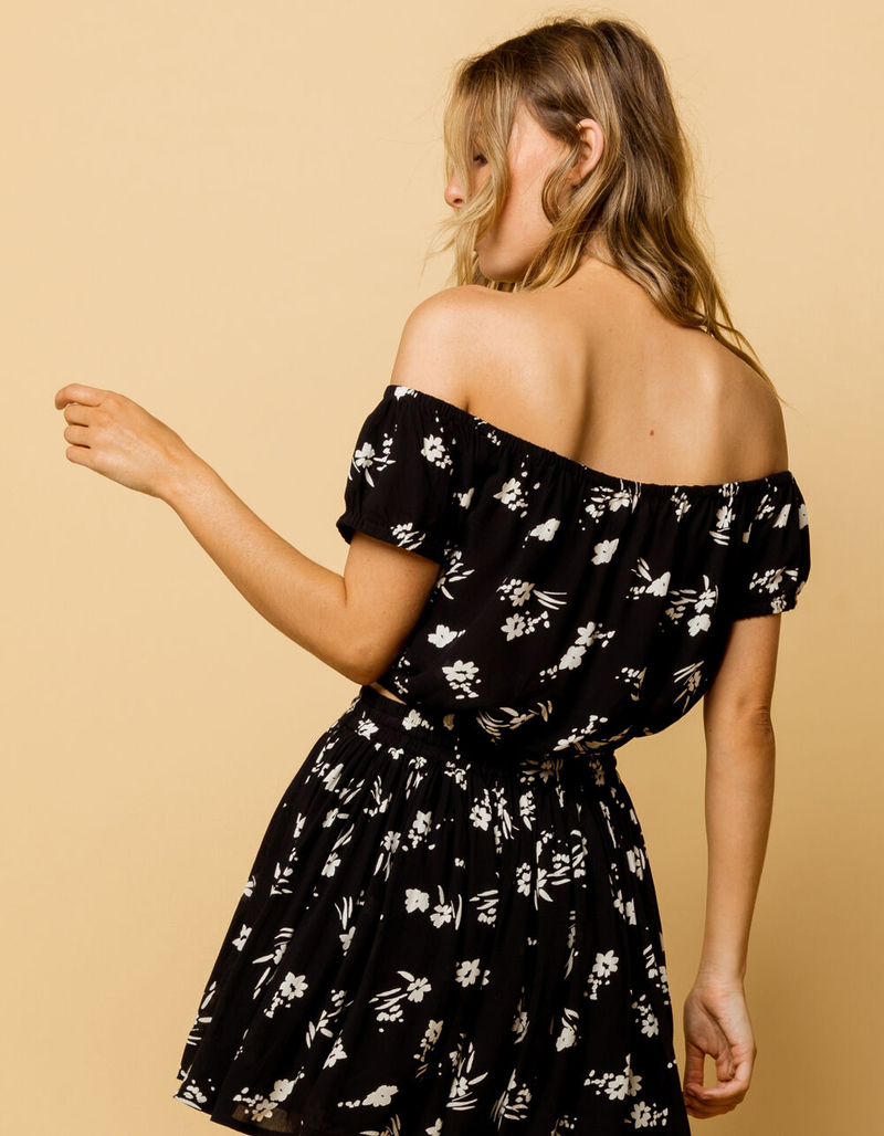 AMUSE SOCIETY Under The Kiwi Tree Womens Off The Shoulder Crop Top image number 2