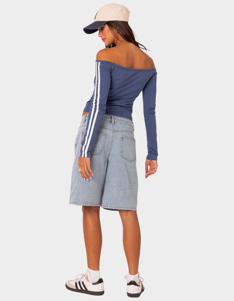 EDIKTED 90's Off Shoulder Long Sleeve Tee image number 4
