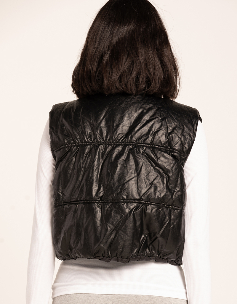 KNOW ONE CARES Womens Crop Puffer Vest image number 2