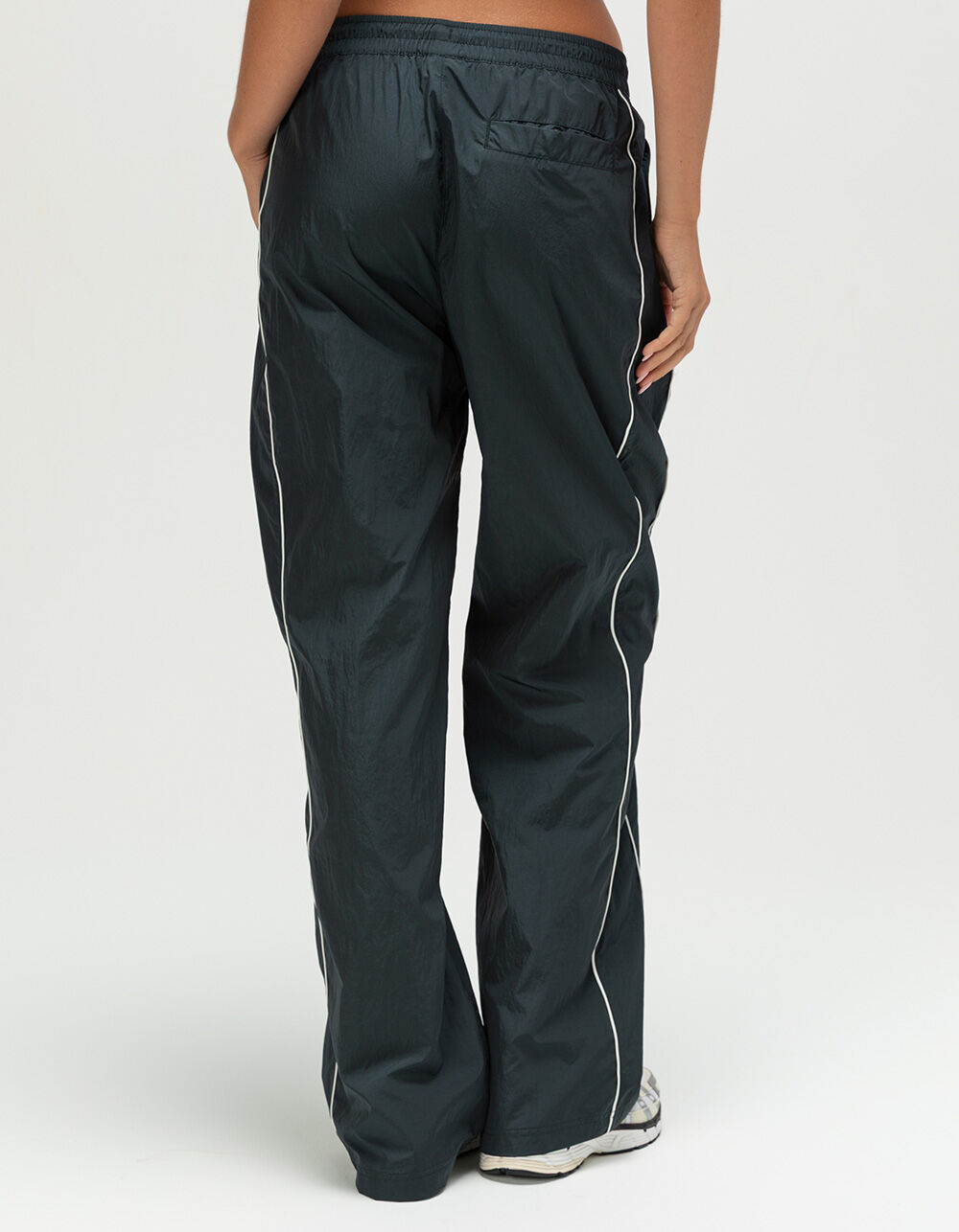 NIKE Sportswear Woven Windrunner Womens Open Hem Pants - DK GREEN