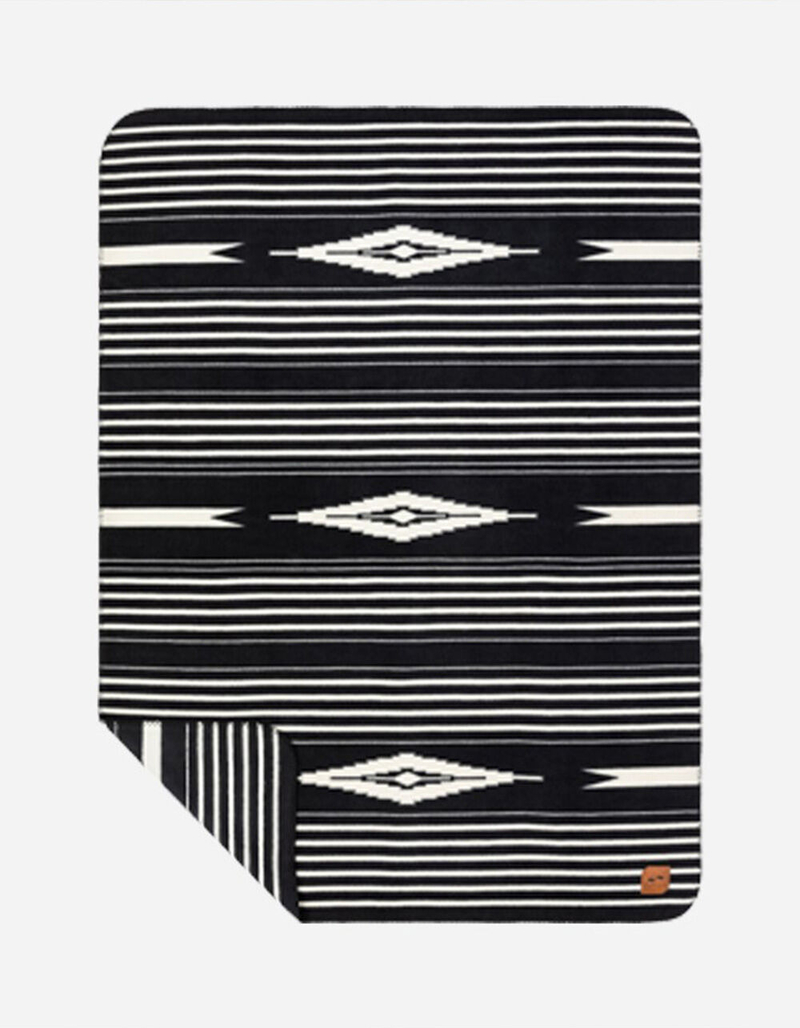 SLOWTIDE Hayden Fleece Blanket image number 3