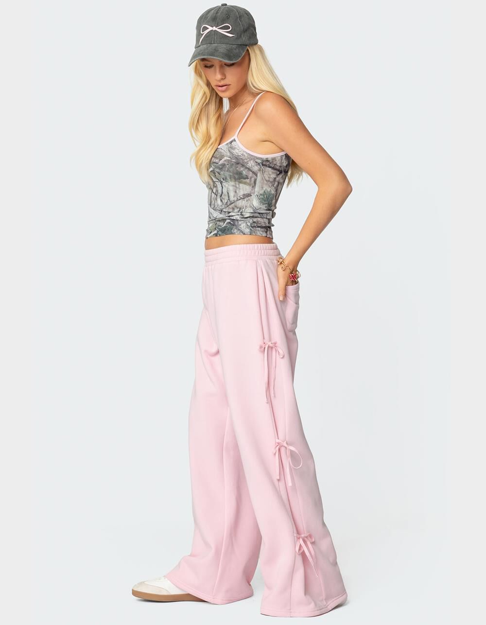 パンツ melt the lady ribbon twist sweat pants EDIKTED Claudette Baggy Ribbon Sweatpants - PINK | Tillys