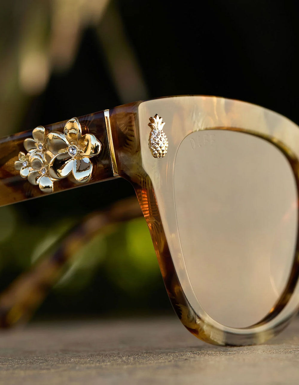 DIFF EYEWEAR x The White Lotus Hawaii Sunglasses - TORTOISE - ONE