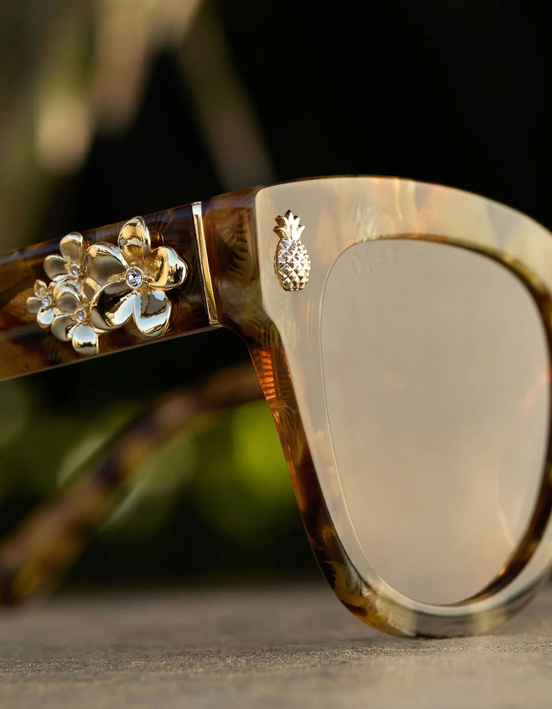 DIFF EYEWEAR x The White Lotus Hawaii Sunglasses image number 6