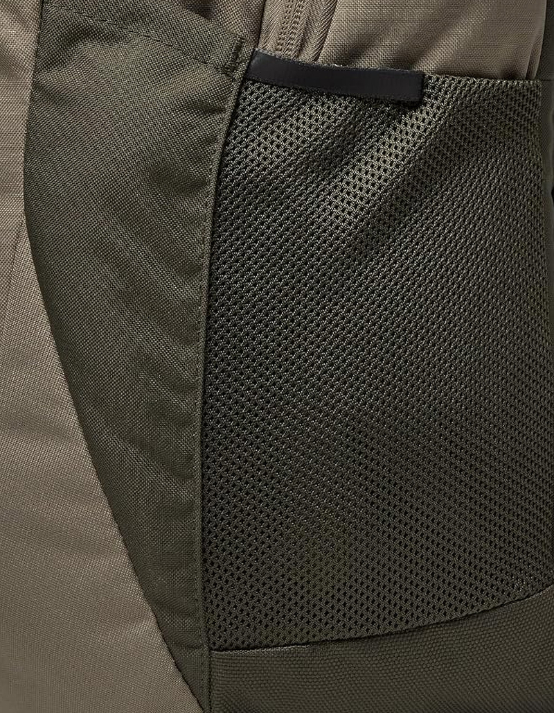 THE NORTH FACE Vault Backpack image number 3