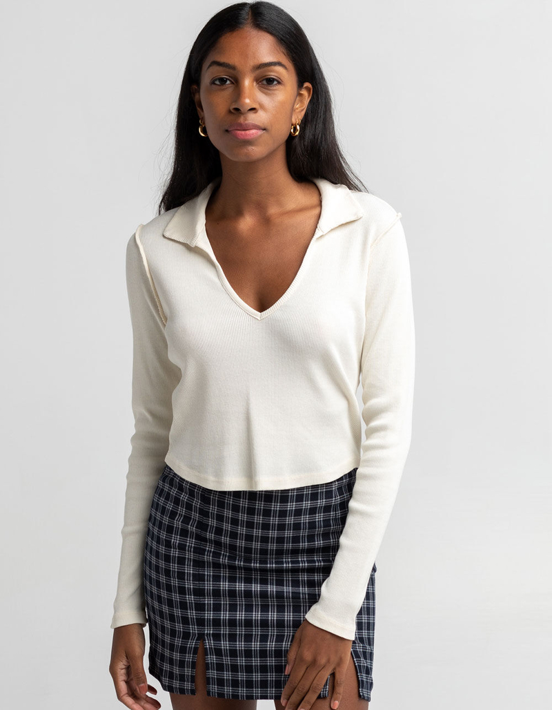 FULL TILT Womens Cream V Neck Johnny Collar Tee image number 0