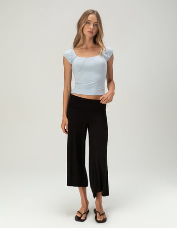 HEART & HIPS Womens Bubble Cap Sleeve Top Alternative Image