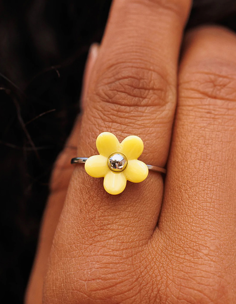 PURA VIDA Solstice Enamel Flower Ring image number 3