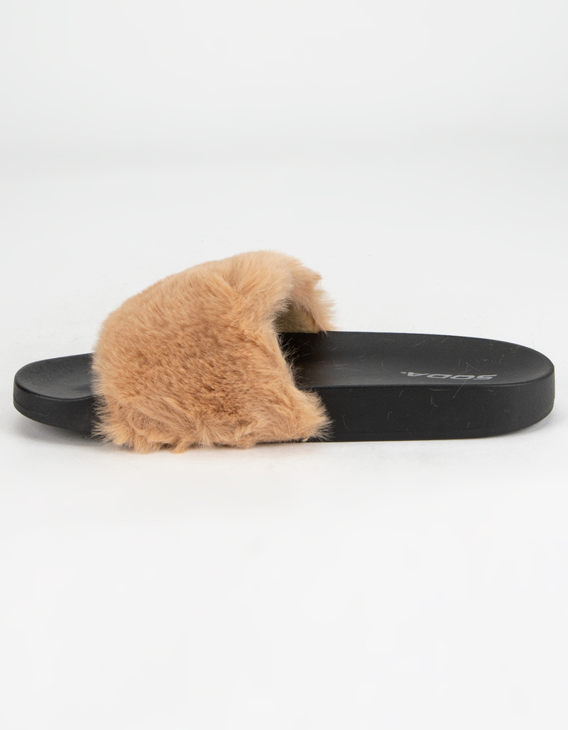 SODA Oversized Faux Fur Womens Natural Slide Sandals image number 3