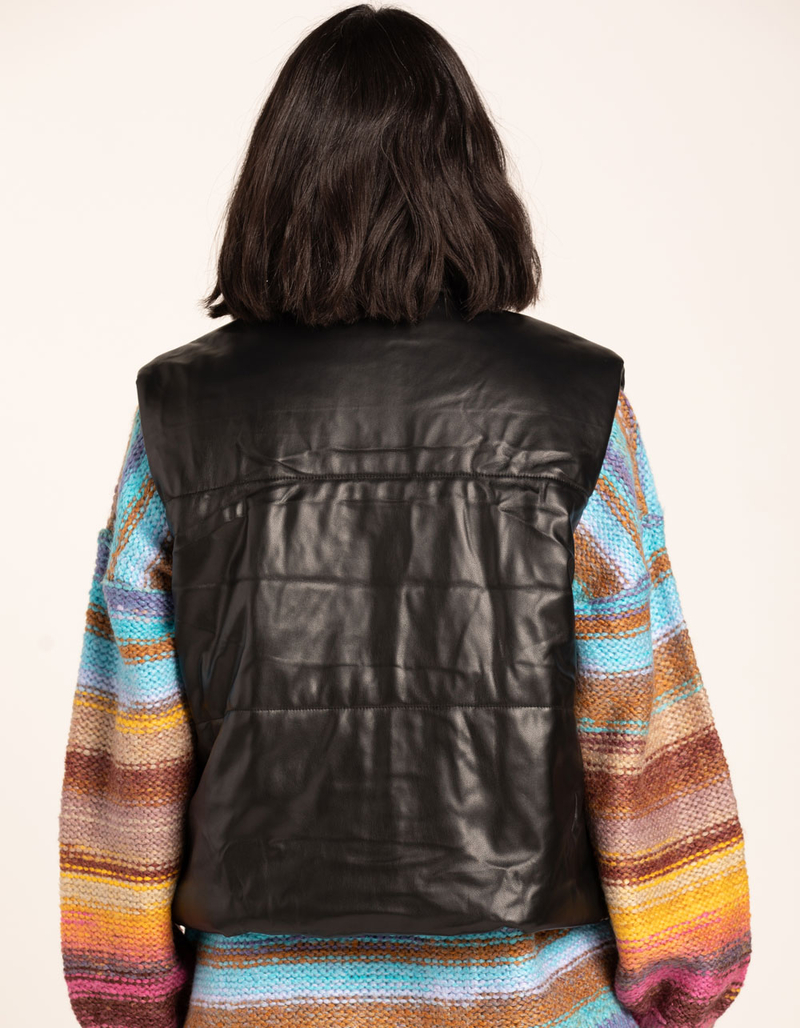 KNOW ONE CARES Womens Puffer Vest image number 2