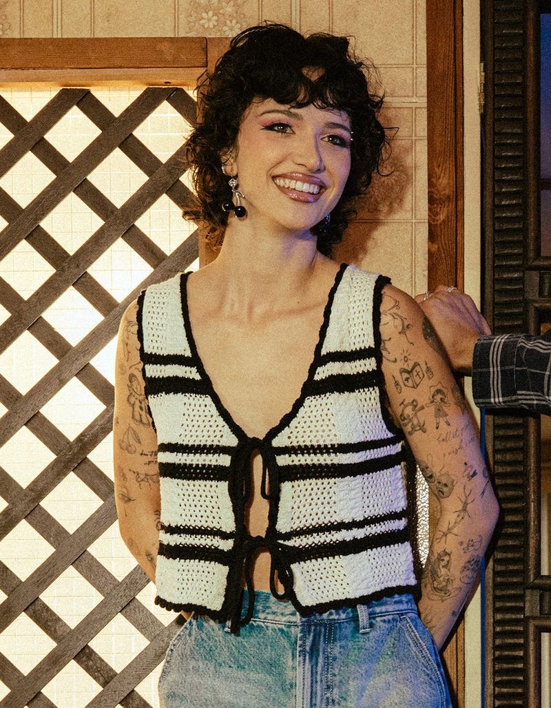FULL TILT Tie Front Knit Womens Vest image number 5