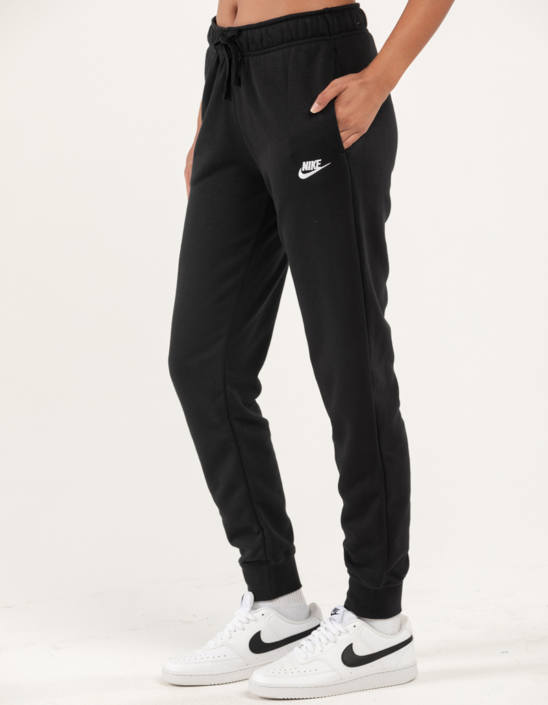 NIKE Sportswear Club Womens Fleece Sweatpants image number 2