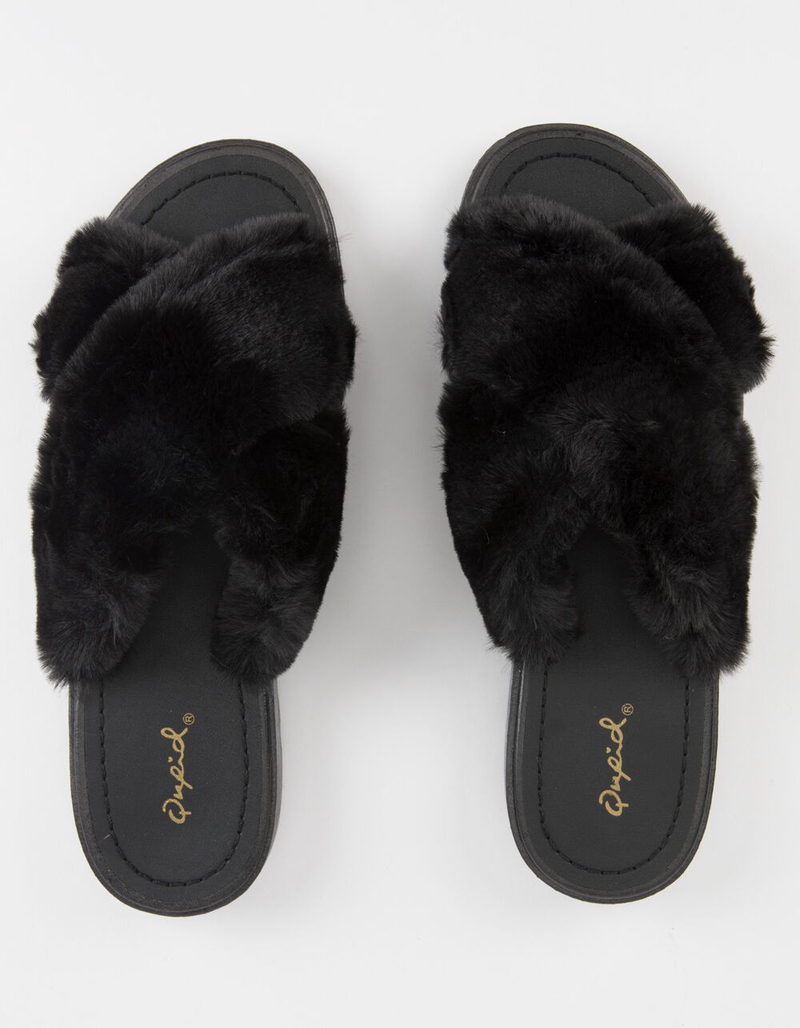 QUPID Faux Fur Criss Cross Black Womens Slide Sandals image number 1