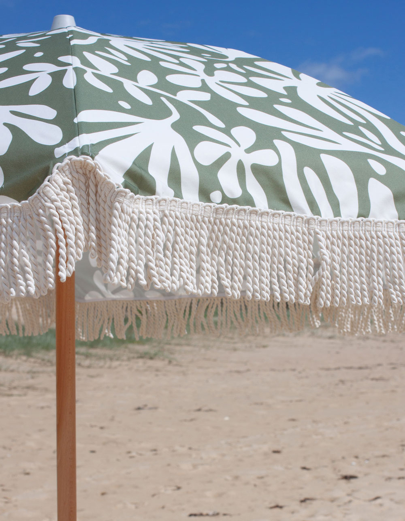SUNNYLIFE The Vacay Luxe Beach Umbrella image number 9