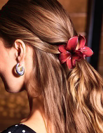 FULL TILT Hawaiian Floral Claw Hair Clip FULL TILT Hawaiian Floral Claw Hair Clip Primary Image