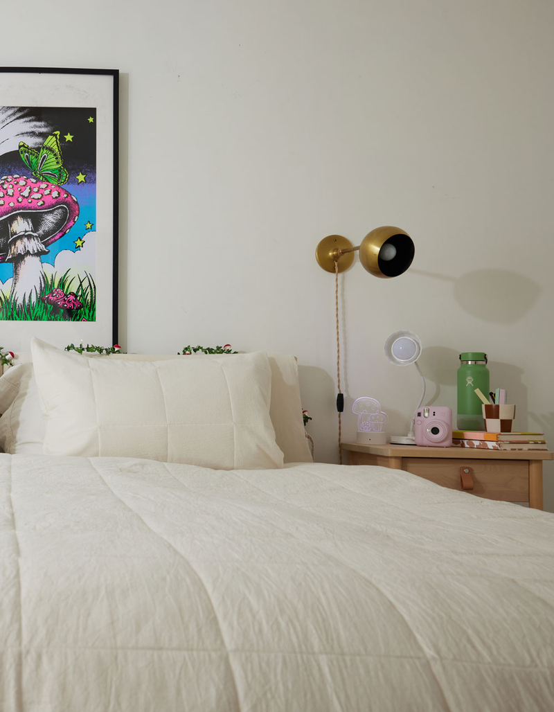 TILLYS HOME Mushroom Desk Light image number 4