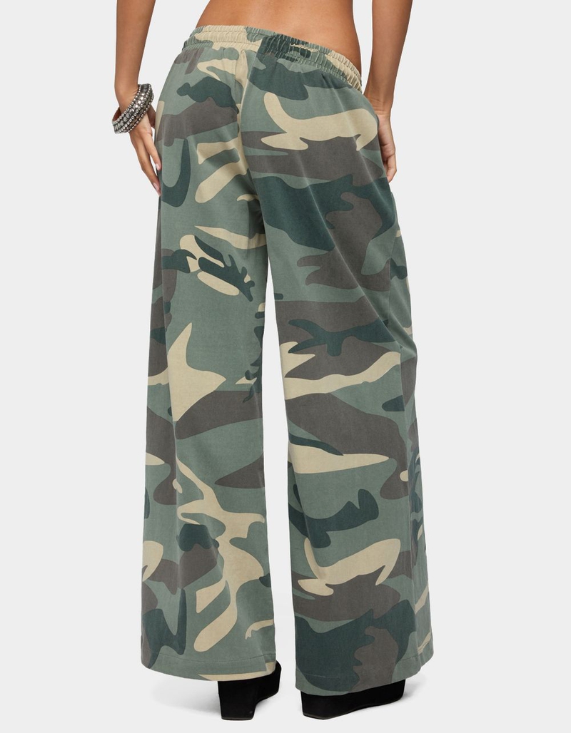 EDIKTED Allen Camo Wide Leg Sweatpants image number 2