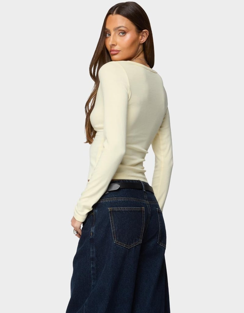 EDIKTED Doron V-Neck Long Sleeve Top image number 2