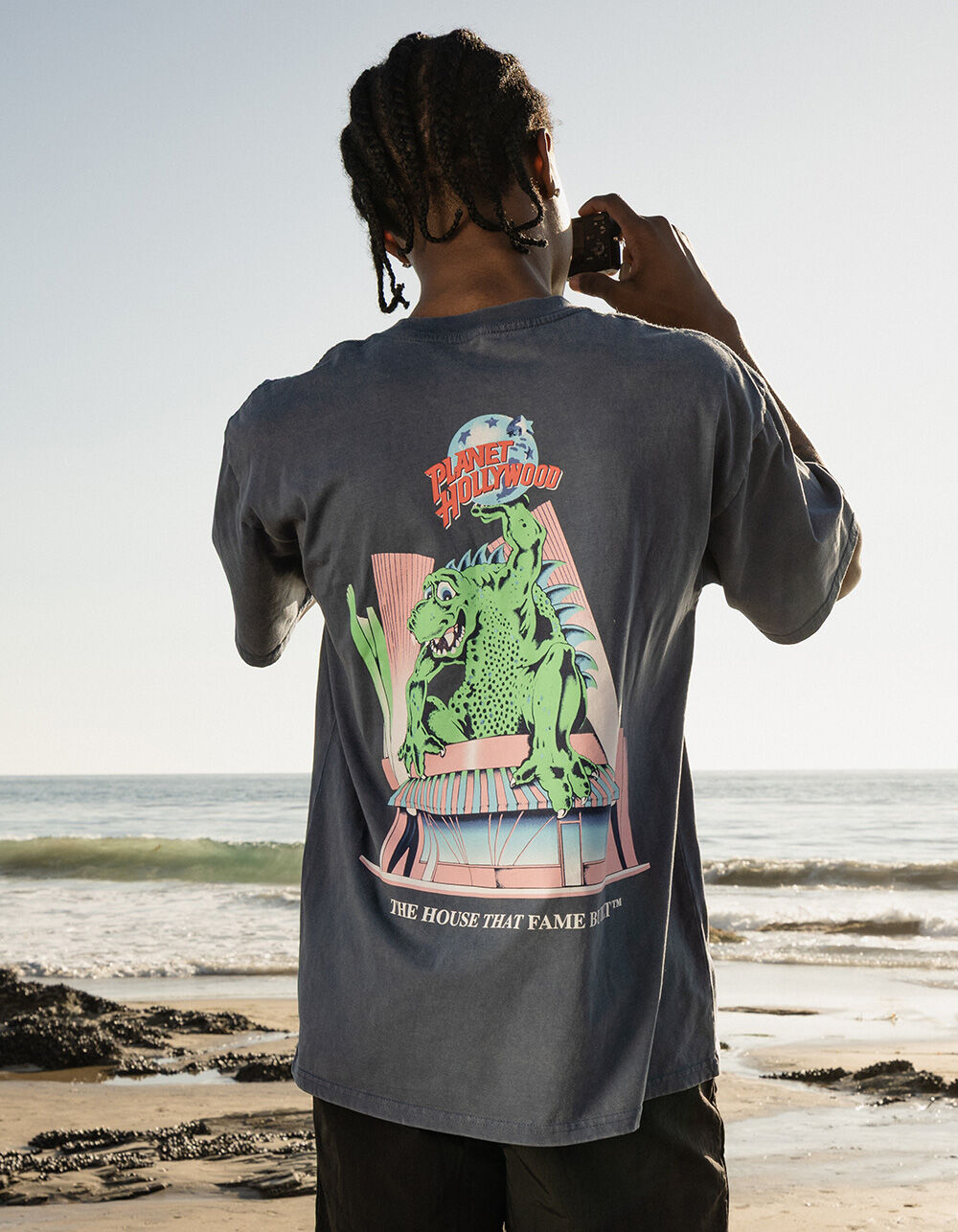 ハグオーワー✕PLANTY HOLLYWOOD Tシャツ PLANET HOLLYWOOD Chicago Mens Boxy Tee - WASHED NAVY | Tillys
