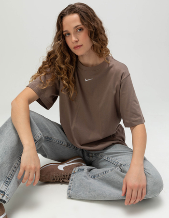 NIKE Sportswear Essentials Womens Tee Alternative Image