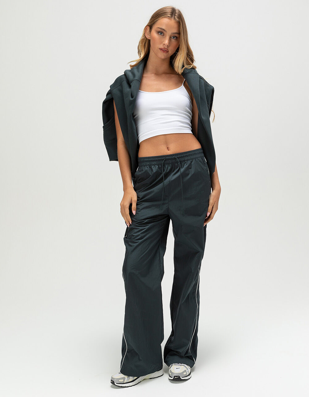 NIKE Sportswear Woven Windrunner Womens Open Hem Pants - DK GREEN