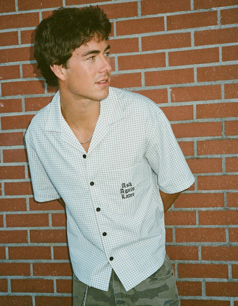 RSQ Mens Graphic Crop Button Up Shirt image number 3