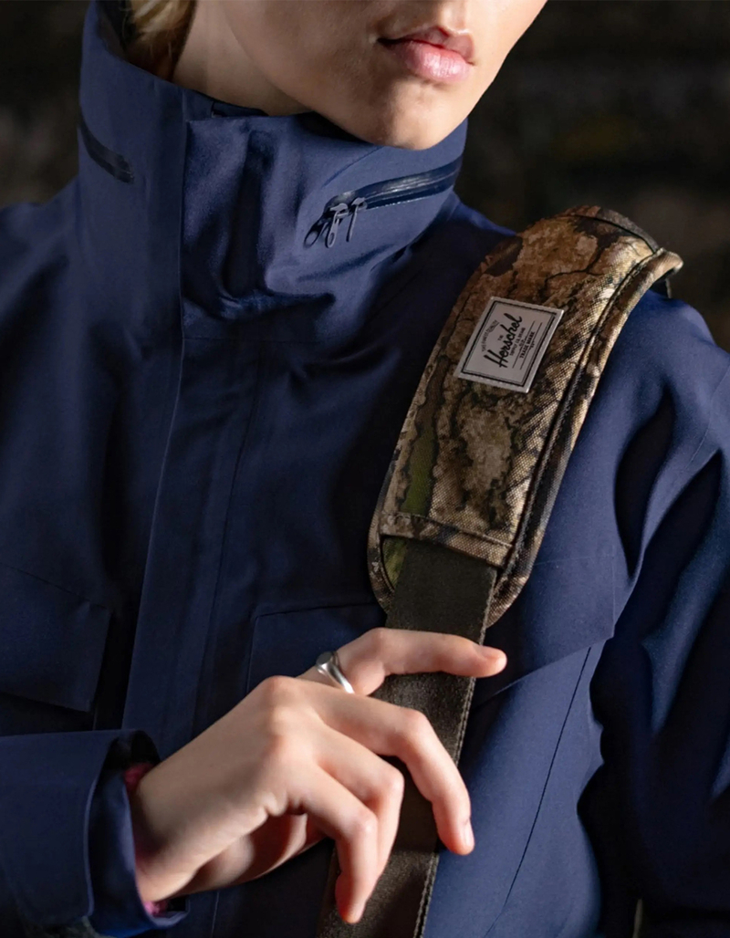 HERSCHEL SUPPLY CO. Realtree&reg; Novel Duffle Bag image number 5