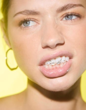 NEVER HAVE I EVER DIY Classic Glam Tooth Gem Kit Alternative Image