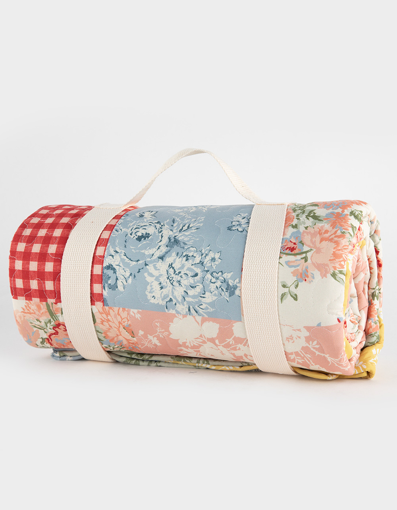 TILLYS HOME Claudia Quilted Throw Blanket image number 2