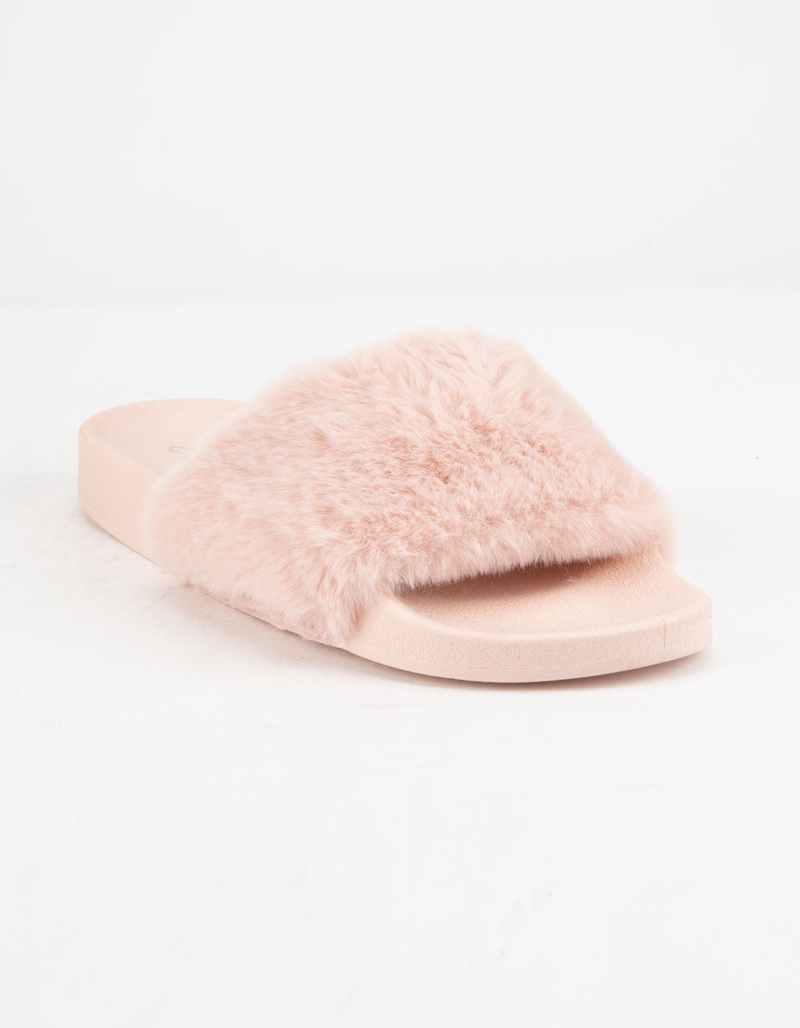 QUPID Faux Fur Blush Womens Sandals image number 0