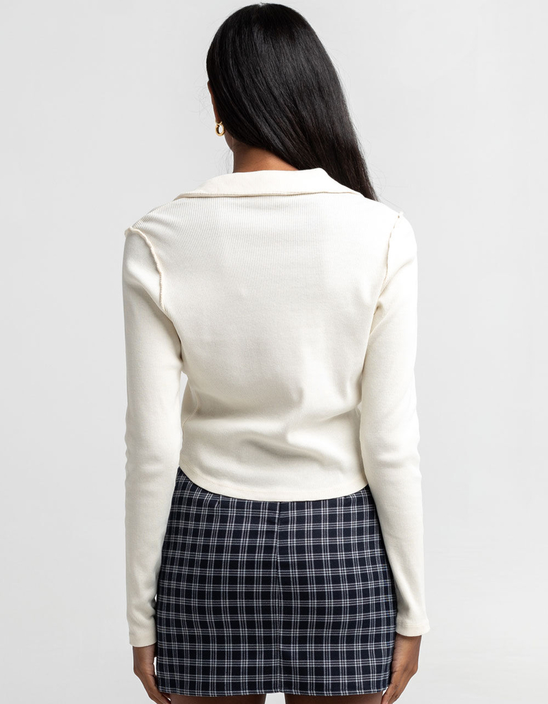 FULL TILT Womens Cream V Neck Johnny Collar Tee image number 2