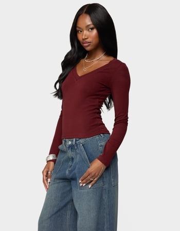 EDIKTED Larna V-Neck Ribbed Tee Alternative Image