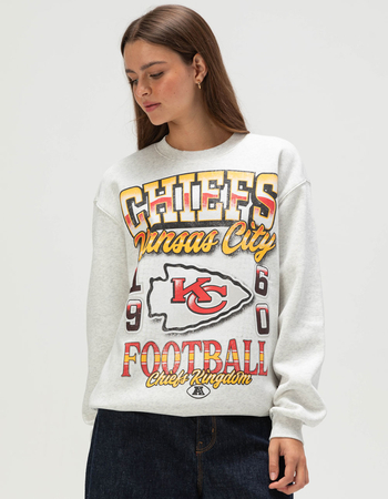 THE WILD COLLECTIVE Kansas City Chiefs Womens Crewneck Sweatshirt Alternative Image