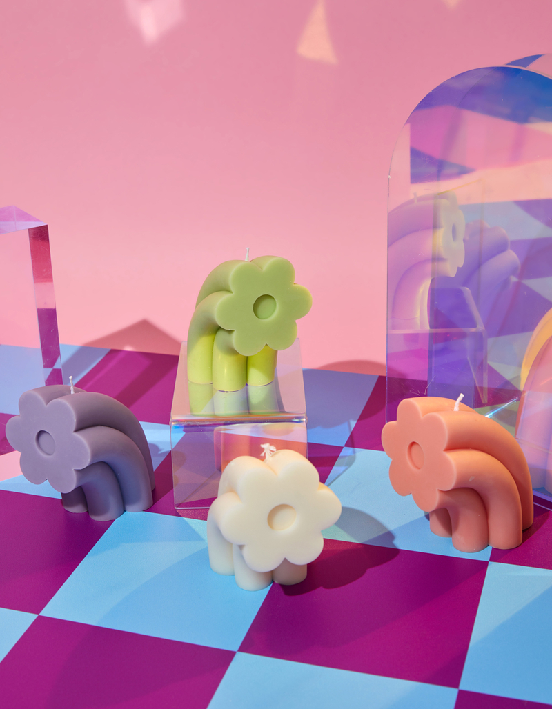 YUI BROOKLYN Rainbow Flower Shaped Candle image number 1