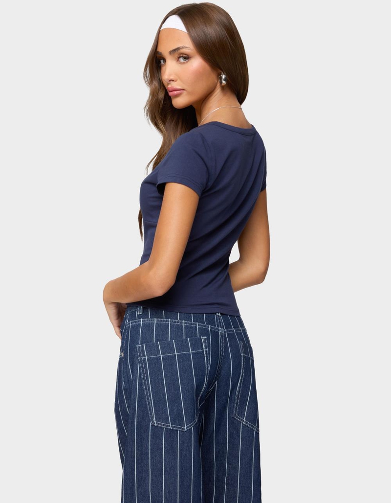 EDIKTED Merinda V-Neck Tee image number 2