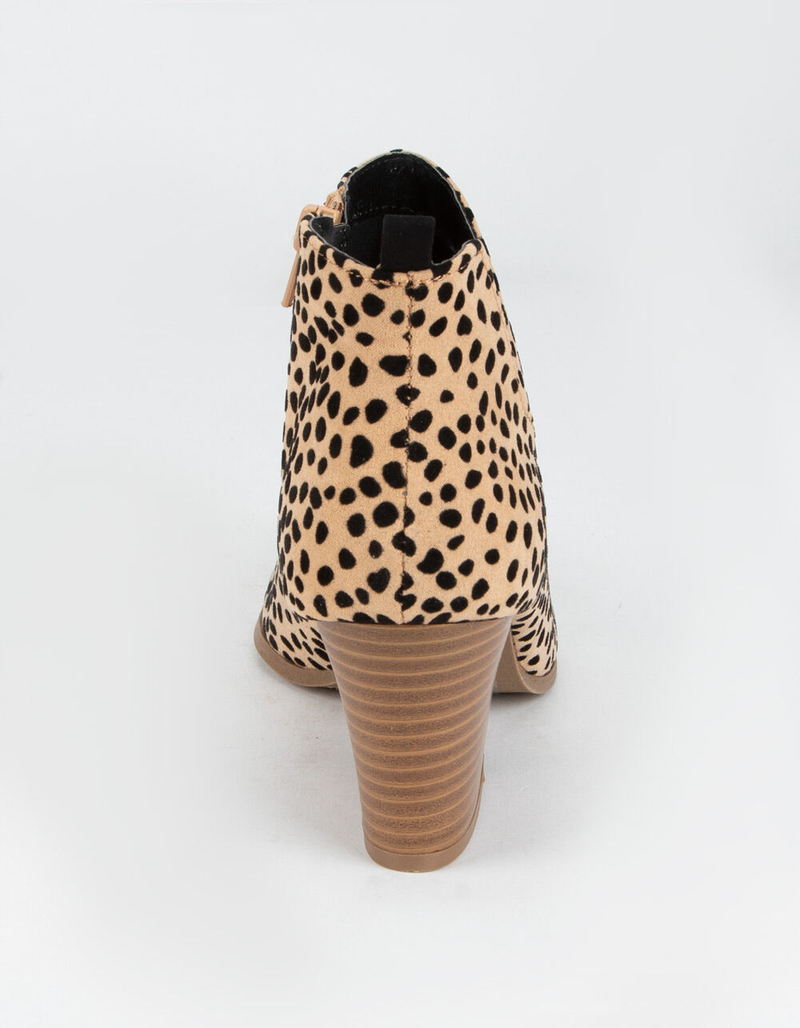 QUPID Chop Out Leopard Womens Booties image number 3