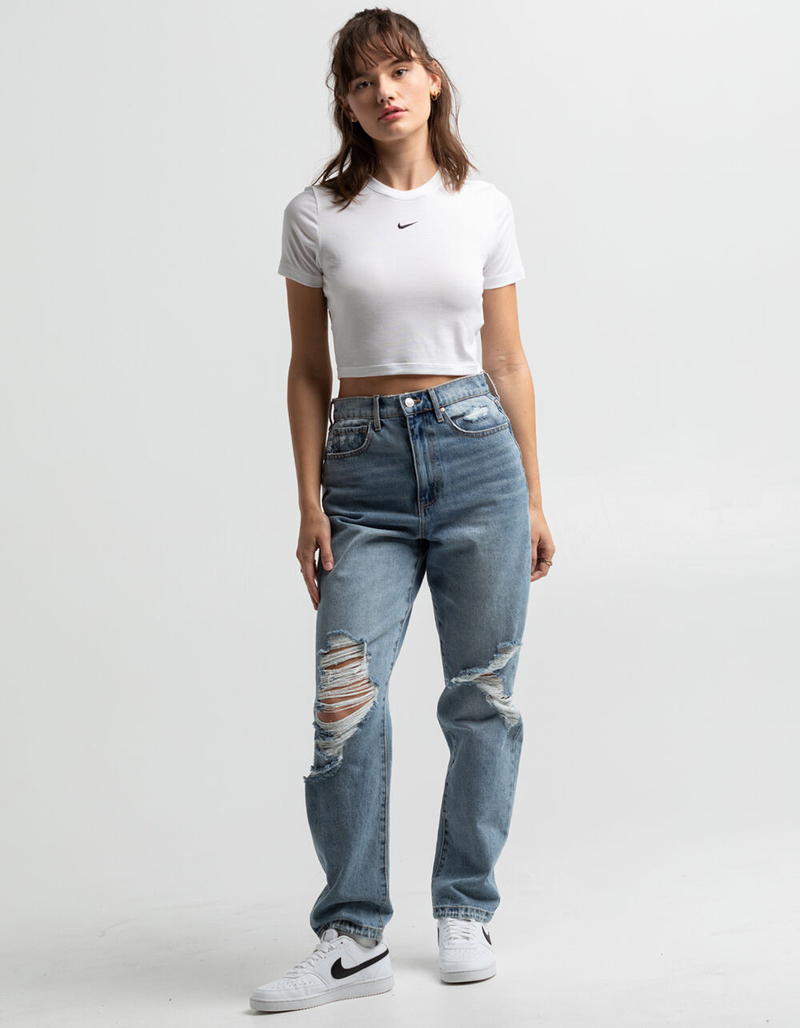 NIKE Sportswear Essential Womens Slim Fit Crop Tee image number 3