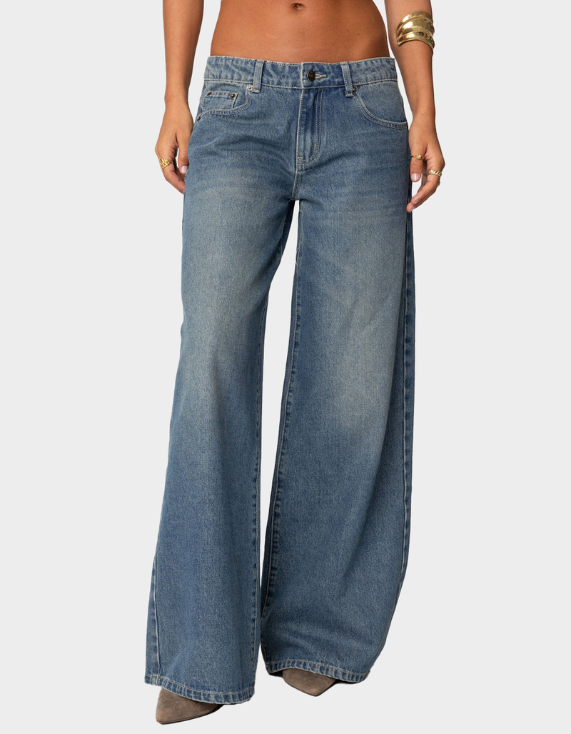 EDIKTED Vyxen Vintage Washed Low Rise Jeans image number 0
