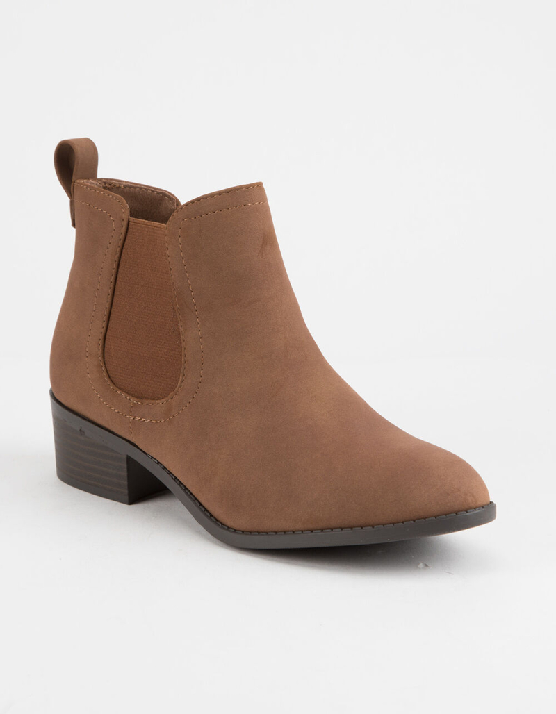 CITY CLASSIFIED Chelsea Cognac Womens Booties image number 0