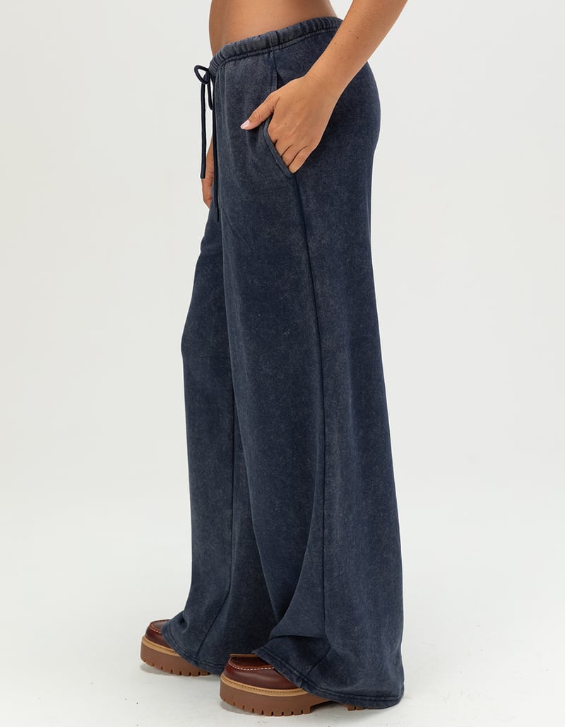 TILLYS Womens Wide Leg Sweatpants image number 2