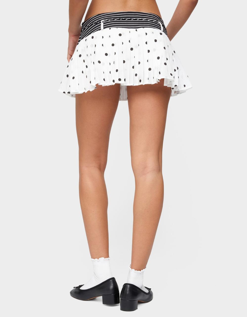 EDIKTED Marniee Mixed Print Pleated Mini Skort image number 2