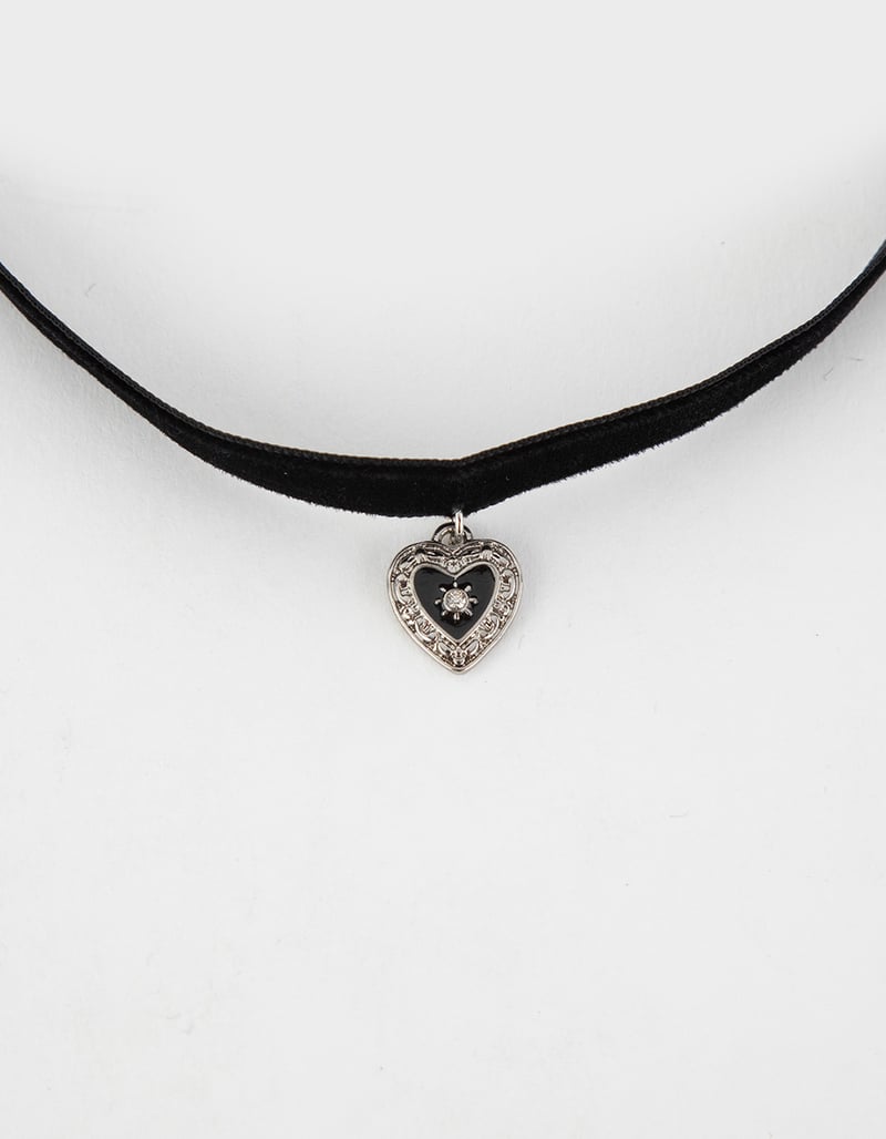 FULL TILT Heart Velvet Choker image number 1