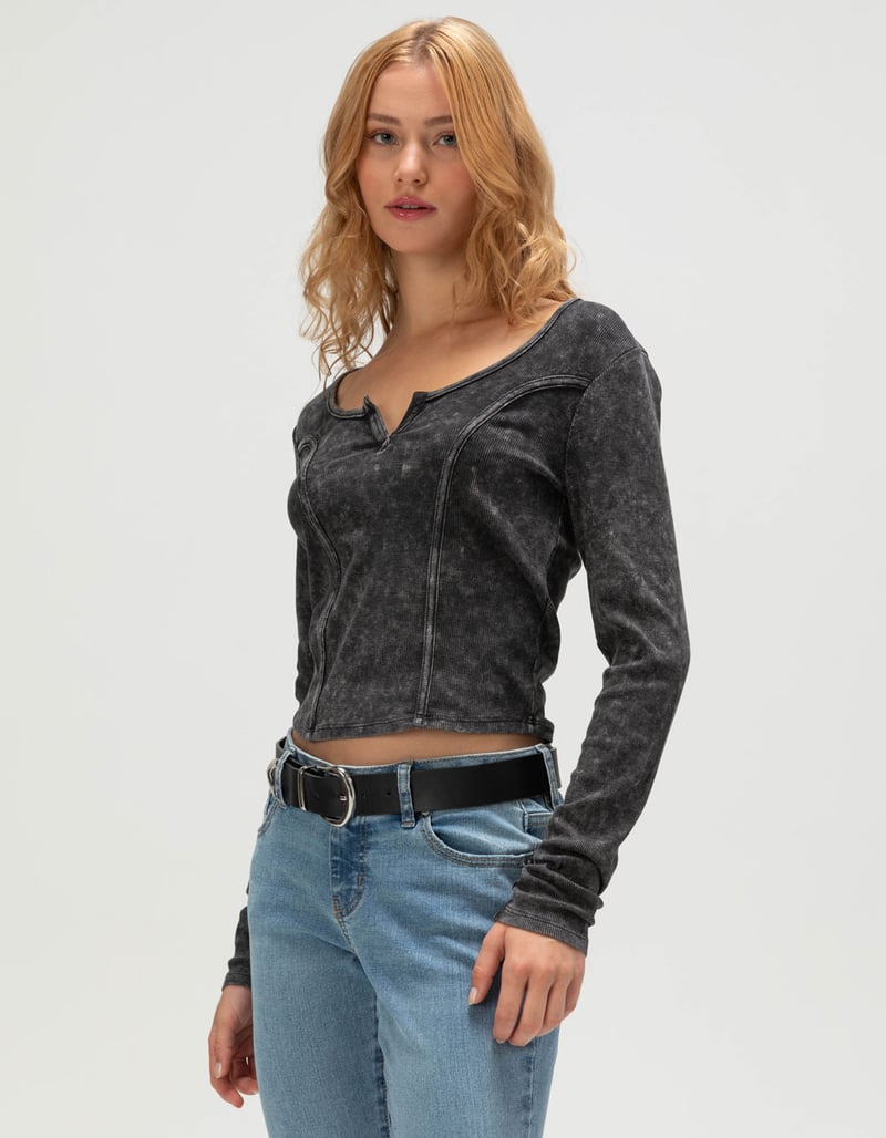 RSQ Womens Washed Notch Long Sleeve Top image number 2