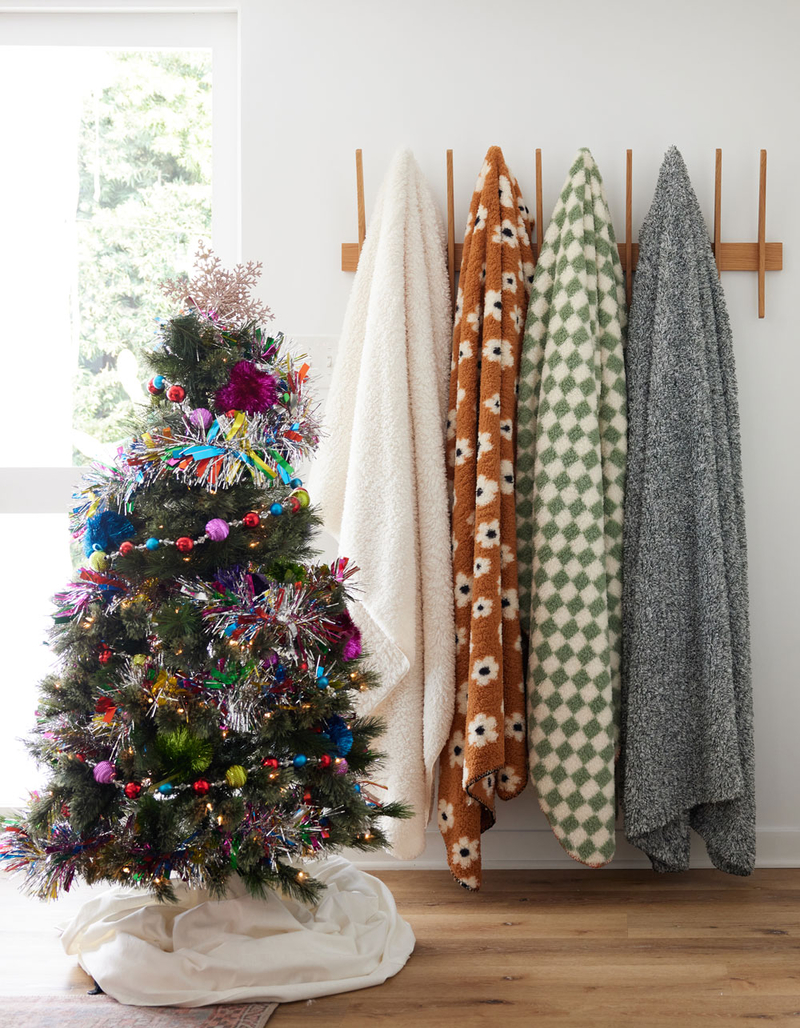 Cozy Throw Blanket image number 3