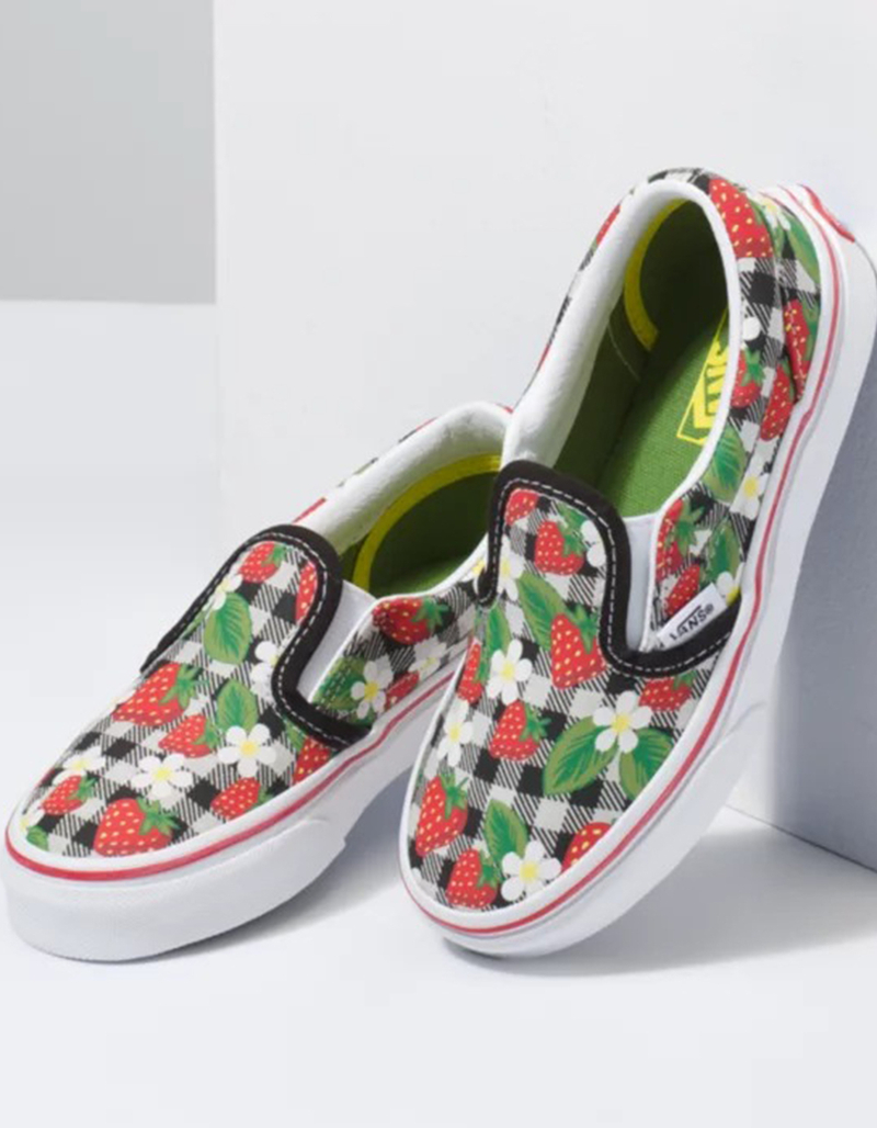 VANS Strawberry Gingham Girls Classic Slip-On Shoes image number 3