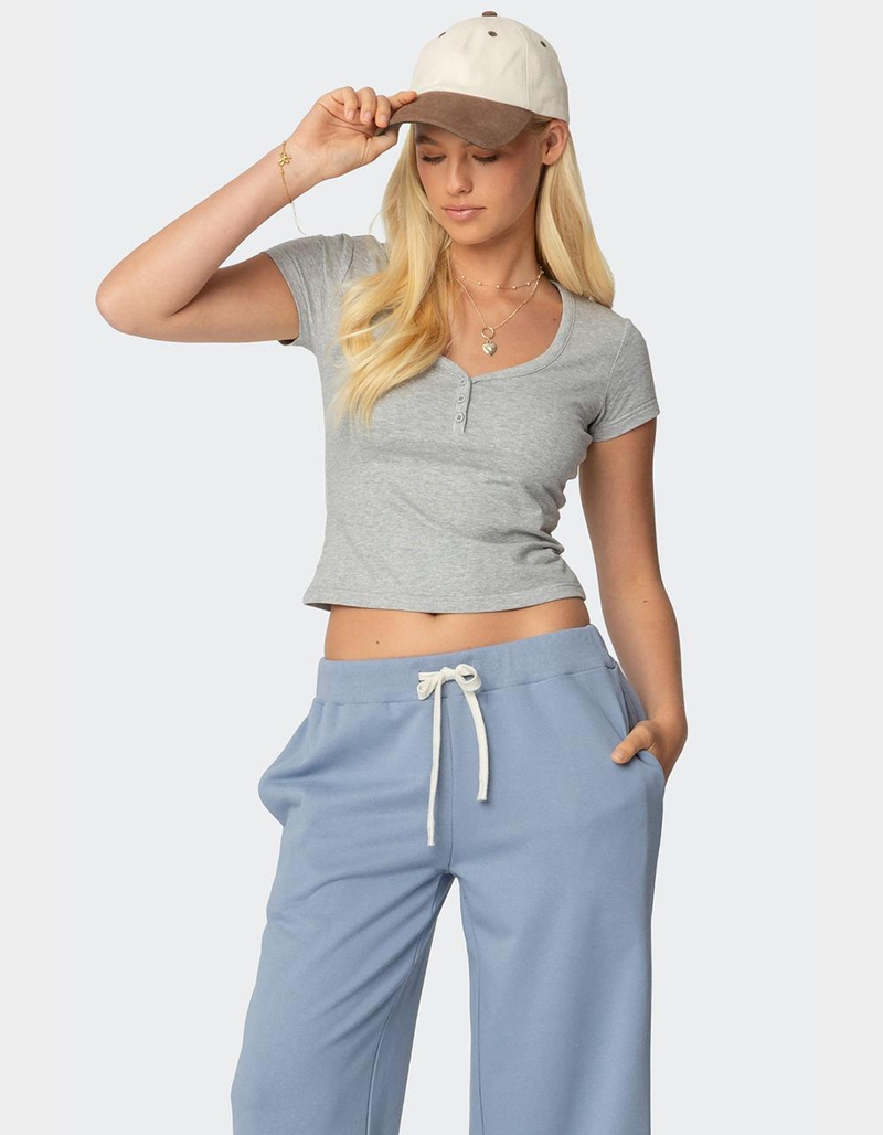 EDIKTED Katerina Henley Tee image number 2